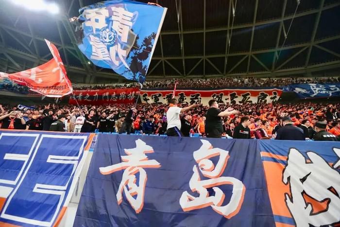 TA：切尔西冬窗无法召回卢卡库，球员租借合同中无相应条款据The Athletic消息，切尔西在将卢卡库外租至罗马的合同中，没有设置召回球员的条款。